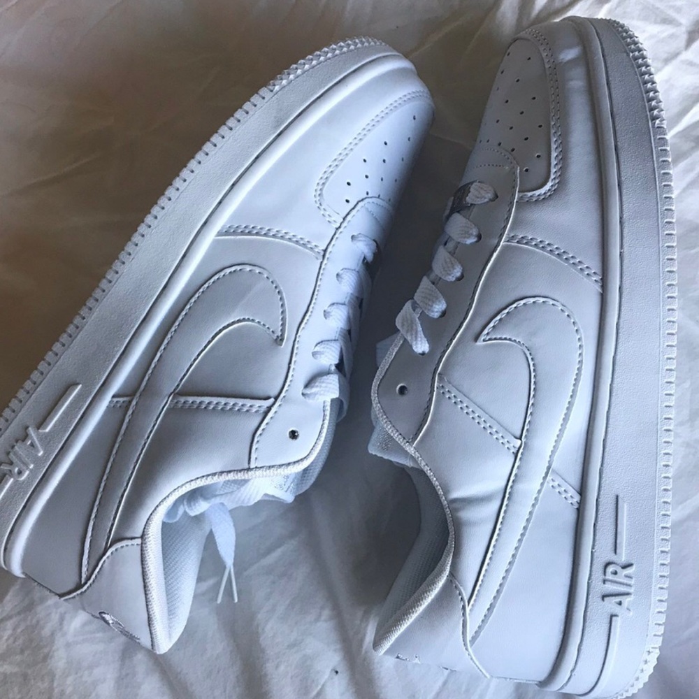 White Nike Air Force 1